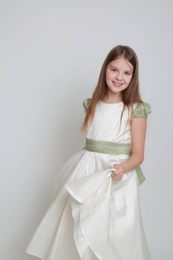 Sevimli beyaz küçük kız