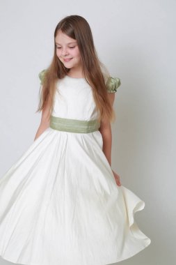 Sevimli beyaz küçük kız