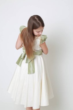 Sevimli beyaz küçük kız