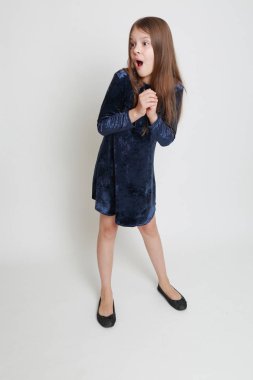 Bir model olarak güzel çocuk