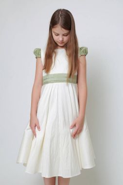 Bir model olarak güzel çocuk