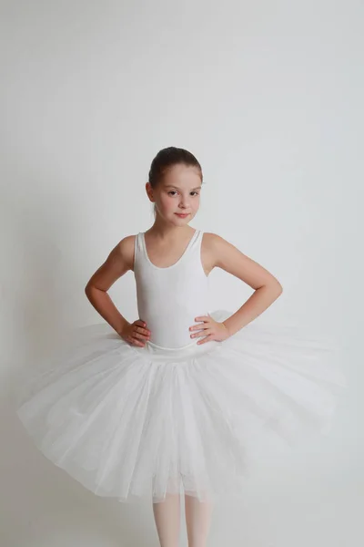 Imagem de estúdio de pequena bailarina — Fotografia de Stock