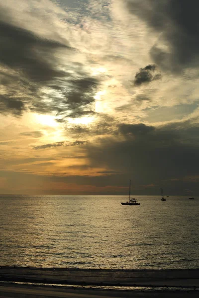 Beau Coucher Soleil Sur Mer Noire Les Yahts Sotchi Fédération — Photo