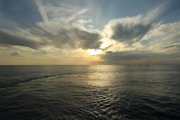 Prachtige Zonsondergang Zwarte Zee Jachten Sotsji Russische Federatie Geselecteerde Focus — Stockfoto