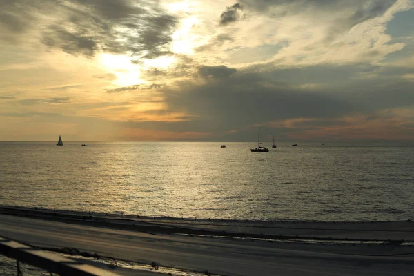 Beau Coucher Soleil Sur Mer Noire Les Yachts Sotchi Fédération — Photo