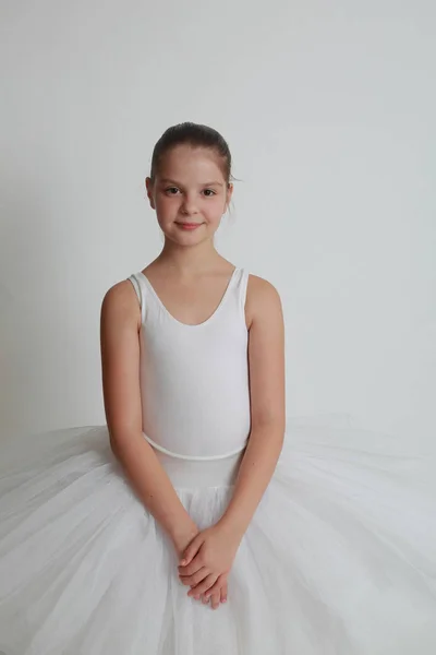 Bela Pequena Bailarina Estúdio — Fotografia de Stock