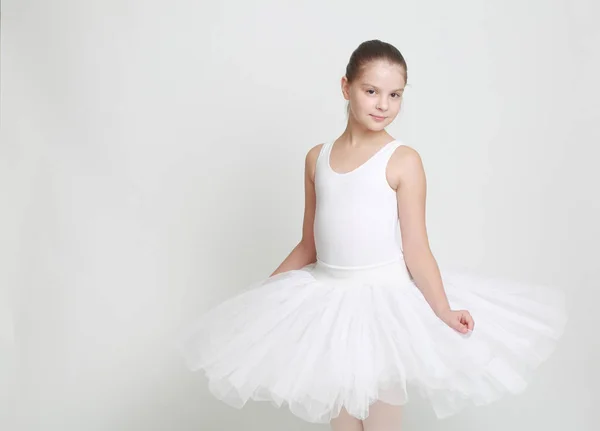 Красивая Маленькая Балерина Студии — стоковое фото