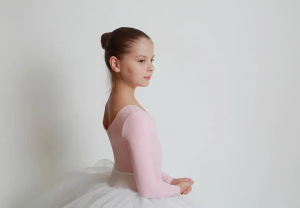 Bela Pequena Bailarina Estúdio — Fotografia de Stock