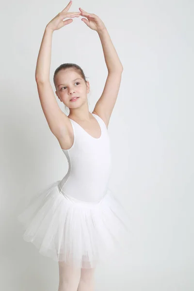 Bela Pequena Bailarina Estúdio — Fotografia de Stock