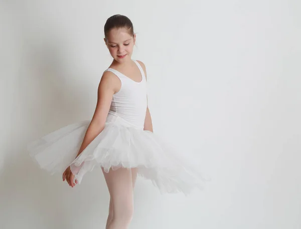 Bela Pequena Bailarina Estúdio — Fotografia de Stock