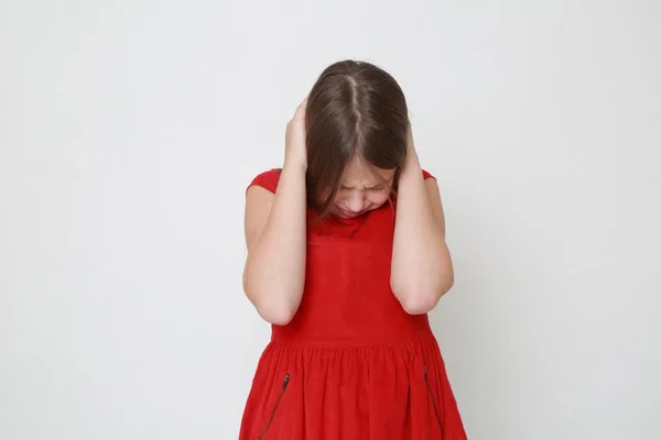 Emotionele Meisje Dragen Rode Jurk — Stockfoto
