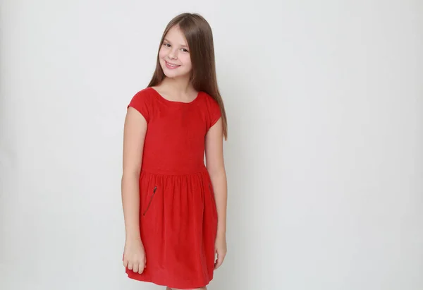 Menina Emocional Vestindo Vestido Vermelho — Fotografia de Stock