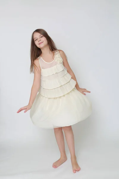 Stüdyo Imge Hareket Dans Mutlu Duygusal Beyaz Küçük Kız — Stok fotoğraf