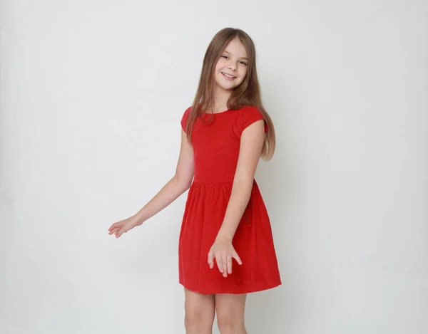 Menina Emocional Vestindo Vestido Vermelho — Fotografia de Stock