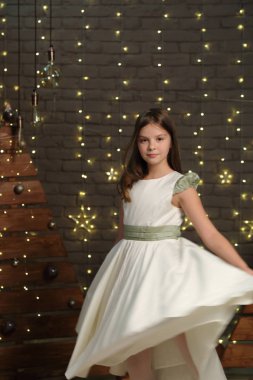 Güzel beyaz küçük kız portre Noel tatil