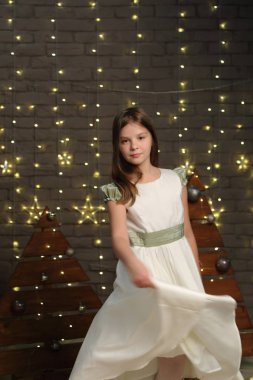 Güzel beyaz küçük kız portre Noel tatil