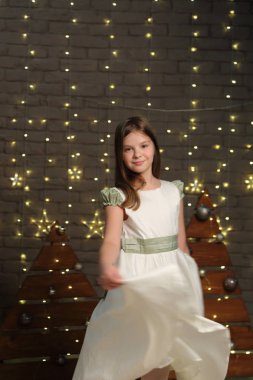 Güzel beyaz küçük kız portre Noel tatil