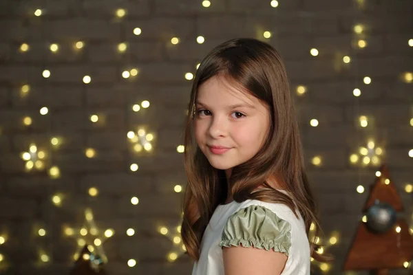 Mooie Kaukasische Weinig Portret Van Het Meisje Vakantie Van Kerstmis — Stockfoto