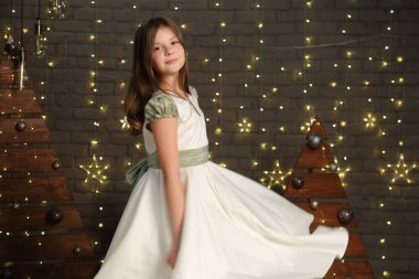 Güzel beyaz küçük kız portre Noel tatil