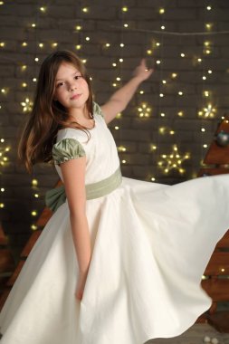 Güzel beyaz küçük kız portre Noel tatil