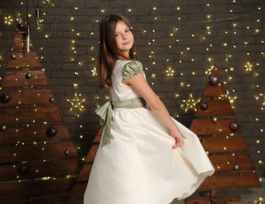 Güzel beyaz küçük kız portre Noel tatil