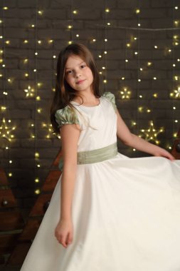 Güzel beyaz küçük kız portre Noel tatil