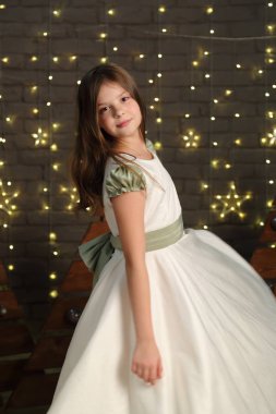 Güzel beyaz küçük kız portre Noel tatil