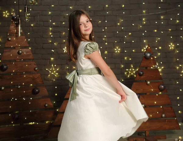 Güzel beyaz küçük kız portre Noel tatil