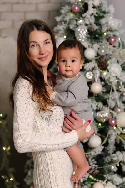 Madre Bebé Vacaciones Navidad —  Fotos de Stock