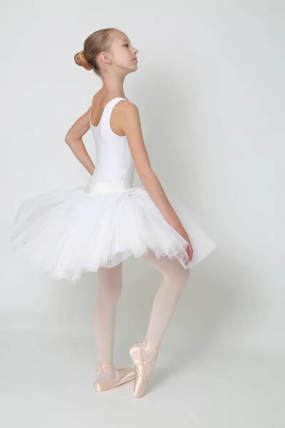 Bela Pequena Bailarina Estúdio — Fotografia de Stock