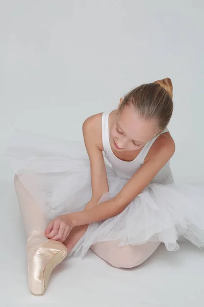 Bela Pequena Bailarina Estúdio — Fotografia de Stock