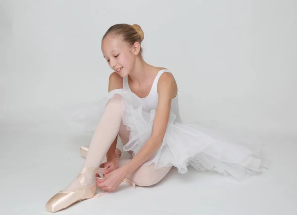 Bela Pequena Bailarina Estúdio — Fotografia de Stock