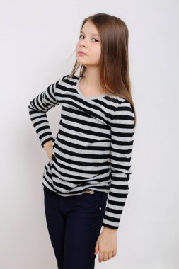 Stüdyo imge-in güzel duygusal beyaz genç kız