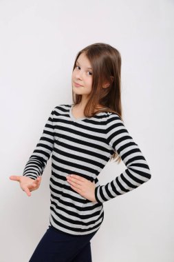 Stüdyo imge-in güzel duygusal beyaz genç kız