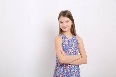 Stüdyo imge-in güzel duygusal beyaz genç kız