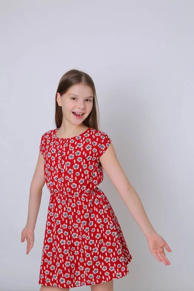 Beautirul studio Avrupa beyaz genç kız portresi