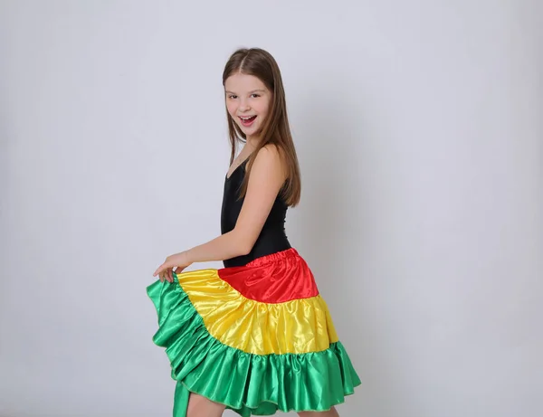 Studio Bild Vackra Kaukasiska Teen Dansare Från Afrika — Stockfoto