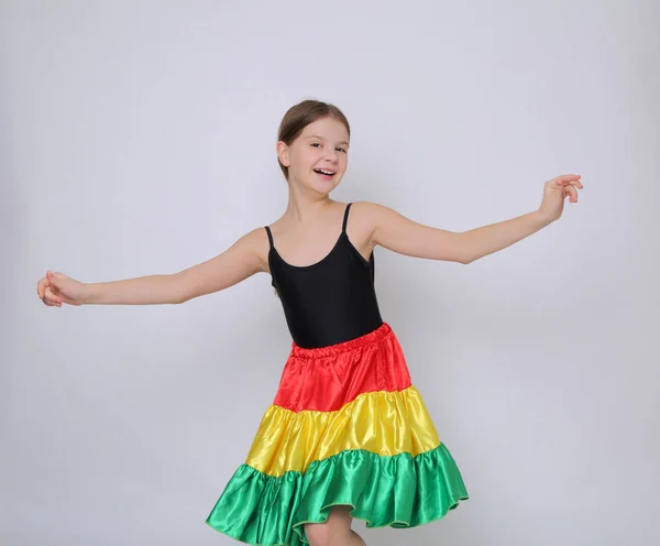 Studio Bild Vackra Kaukasiska Teen Dansare Från Afrika — Stockfoto