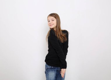 Stüdyo imge-in güzel duygusal beyaz genç kız