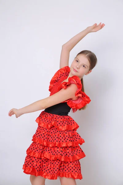 フラメンコ スペイン語 ダンサーとしてヨーロッパの十代女の子のスタジオ画像 — ストック写真
