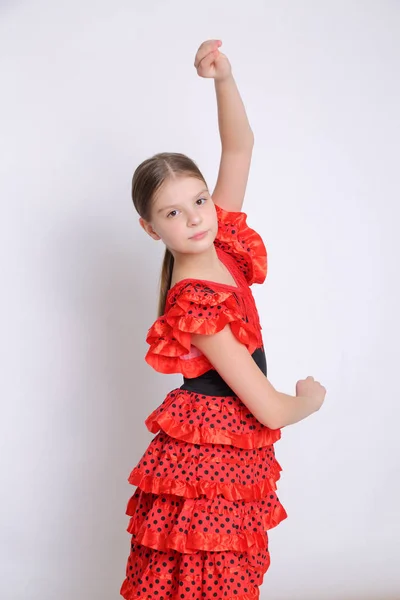 作为一个弗拉门戈 西班牙 舞蹈家的欧洲少女的演播室形象 — 图库照片