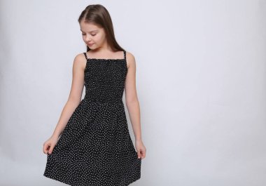 Güzel stüdyo Avrupa beyaz genç kız portresi