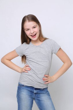 Güzel stüdyo Avrupa beyaz genç kız portresi