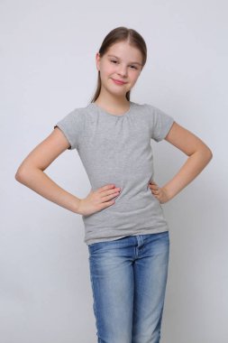 Güzel stüdyo Avrupa beyaz genç kız portresi