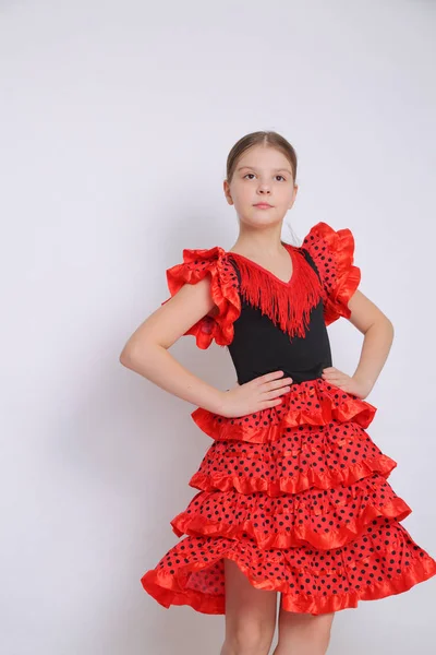 フラメンコ スペイン語 ダンサーとしてヨーロッパの十代女の子のスタジオ画像 — ストック写真