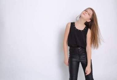 Avrupa beyaz genç rock yıldızı güzel stüdyo portresi