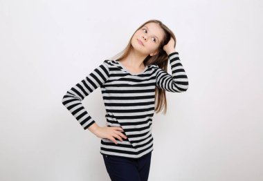 Stüdyo imge-in güzel duygusal beyaz genç kız