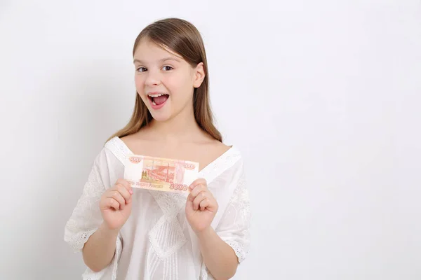 Gyönyörű Kaukázusi Tini Lány Gazdaság Rubelt Készpénz Pénz Orosz Föderáció — Stock Fotó