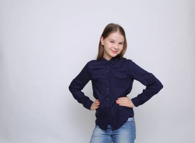 Avrupa beyaz genç kız portresi stüdyo