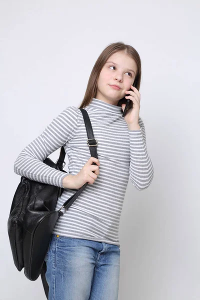 Skolan Tonåring Flicka Håller Mobiltelefon Smartphone — Stockfoto